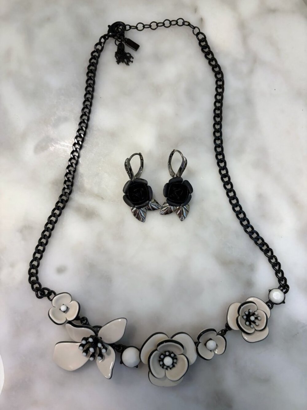 Simply Vera Wang Black White Flower Necklace Earrings Set Floral Jewelry